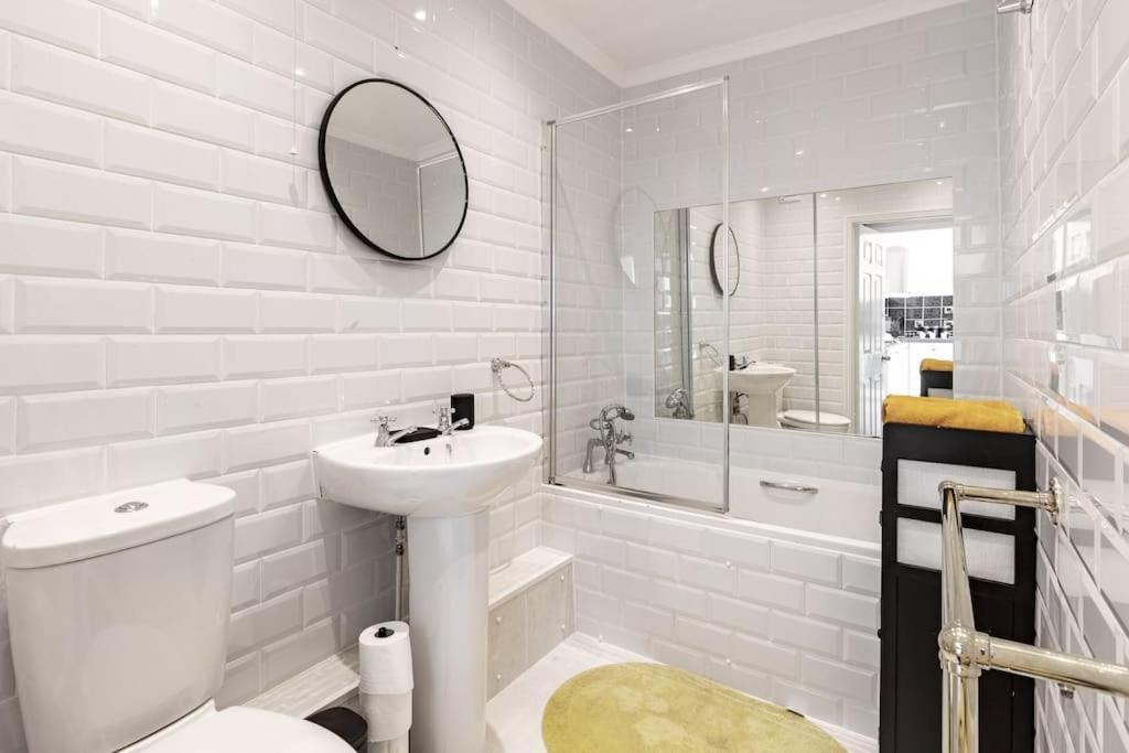 One Bedroom Duplex Apartment Located In Cowley. 牛津 外观 照片