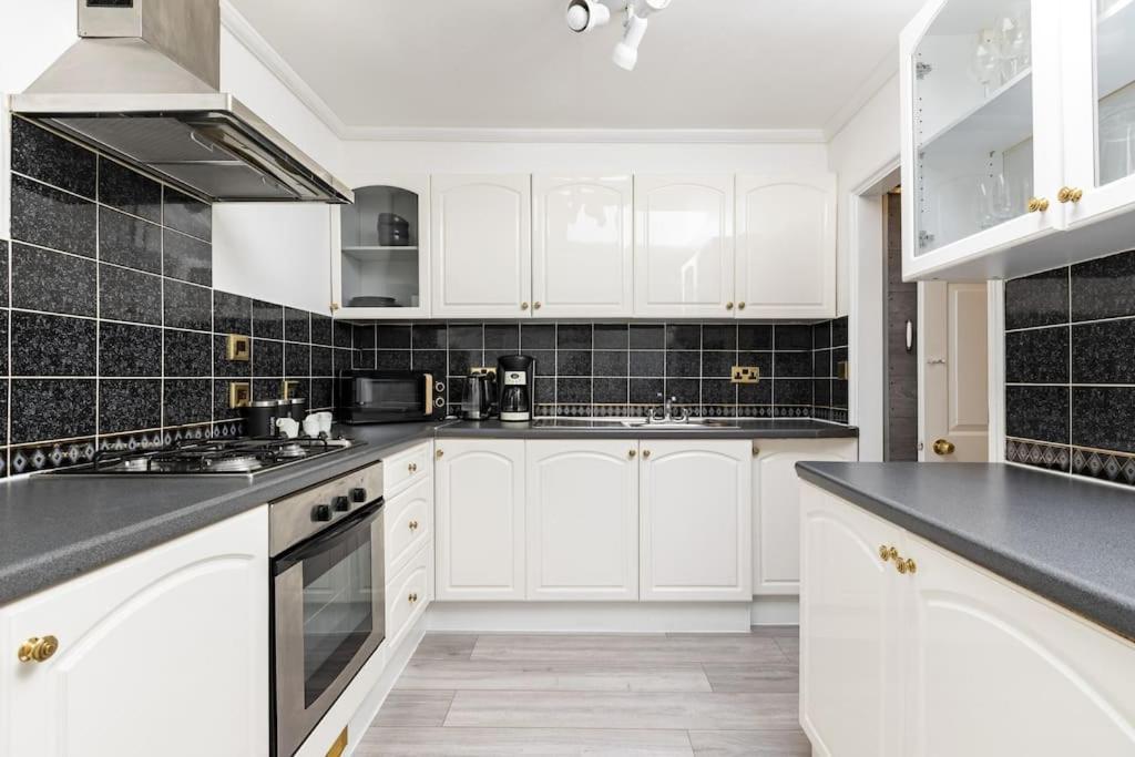 One Bedroom Duplex Apartment Located In Cowley. 牛津 外观 照片