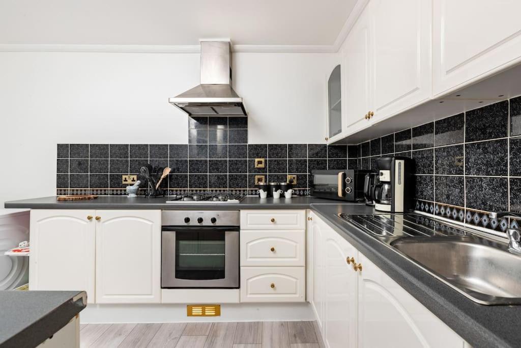 One Bedroom Duplex Apartment Located In Cowley. 牛津 外观 照片